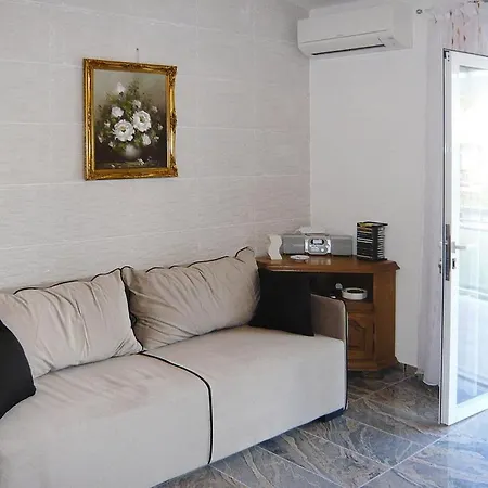 Lägenhet Couple Getaway Near Adriatic Sea Biograd Na Moru