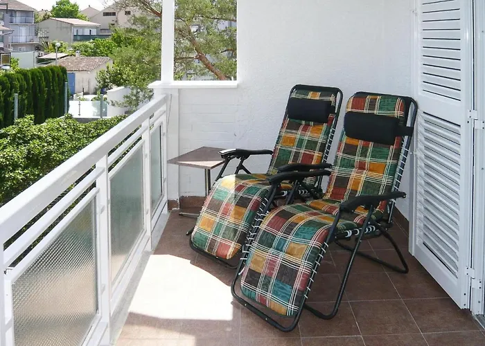 Couple Getaway Near Adriatic Sea 아파트